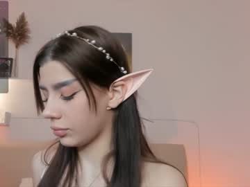 girl
        jenie_fire cam image #4088718