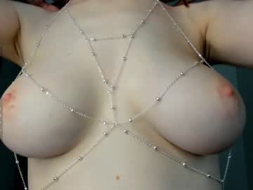 girl
        margarethowell cam image #2753307