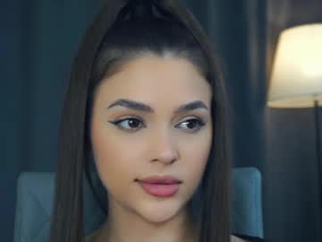 girl
        zarabeamer cam image #6799846