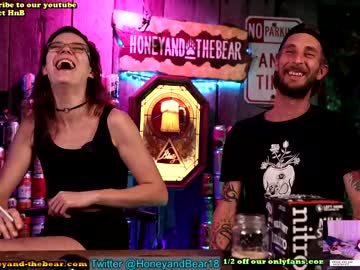 couple
        honeyand_thebear cam image #1020311
