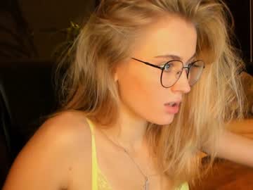 girl
        linellali cam image #73233