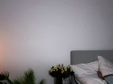 girl
        shy_blondiee cam image #2404376