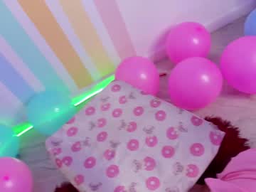 girl
        princes_luna_18 cam image #1815312