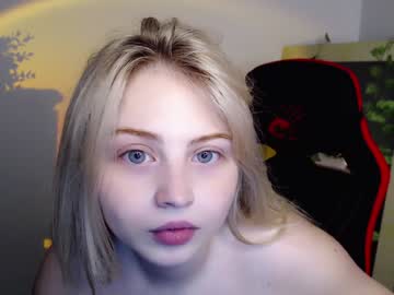 girl
        shy_blondiee cam image #910703