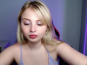 girl
        shy_blondiee cam image #939549