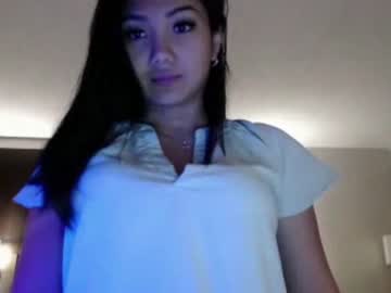 girl
        london_tipton cam image #2529122