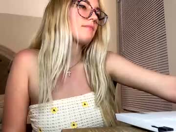 girl
        mariah95 cam image #1509528