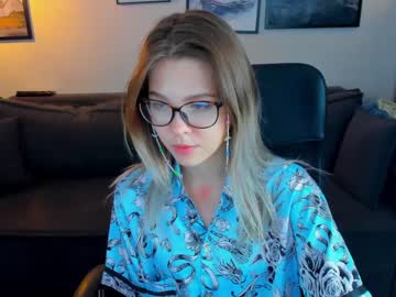 girl
        lisa_roses cam image #465403