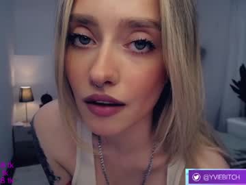 girl
        _yvie_ cam image #1575954
