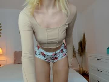 girl
        rennatha21 cam image #907593