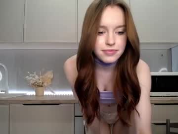 girl
        sofia_flowers cam image #1208924