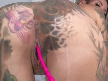 girl
        yourkat cam image #2343276