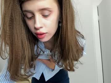 girl
        flowerofsin2001 cam image #4485926
