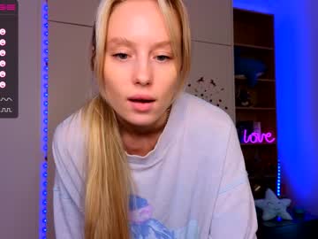 girl
        callme_star cam image #1561418