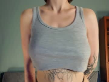 girl
        silvercorell cam image #3430009