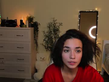 girl
        ella_flar_ cam image #10214