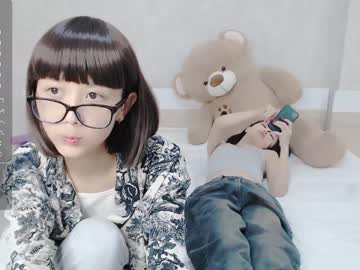 girl
        little_yena cam image #2904159
