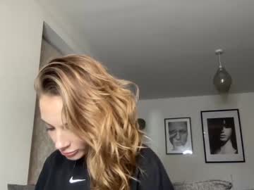girl
        nickisymms_ cam image #1031962