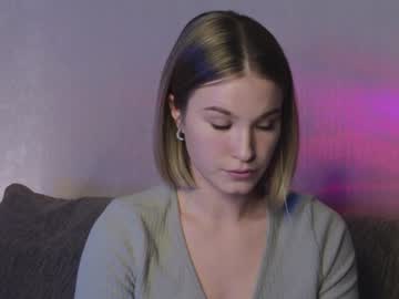 girl
        nicole_w00 cam image #5448967