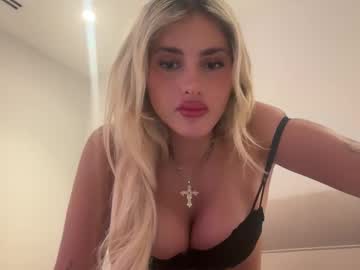 girl
        itspixie18 cam image #6635495