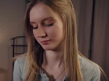 girl
        rowenacroyle cam image #6131052
