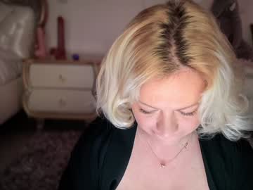 girl
        kiradivine cam image #6718696