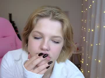 girl
        maya_blonde18 cam image #5696933