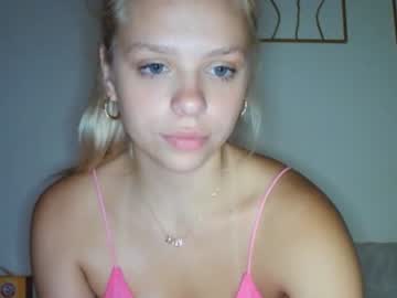 girl
        cindyloulou1 cam image #1435474