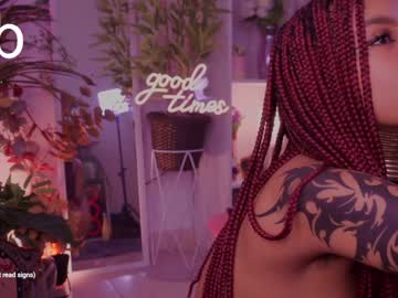 girl
        cooper_reds cam image #4235674