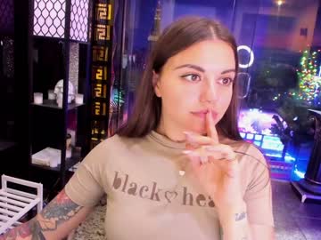 girl
        alma_pearl cam image #1818589