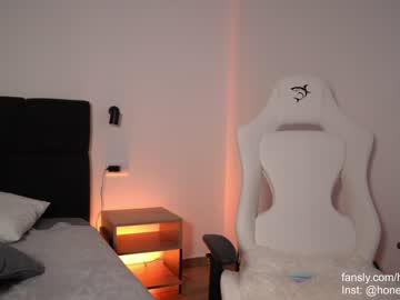 girl
        aria_diaz cam image #3968241