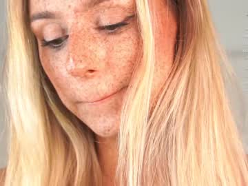 girl
        artease cam image #2925531