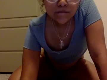 girl
        rleah832 cam image #4871445