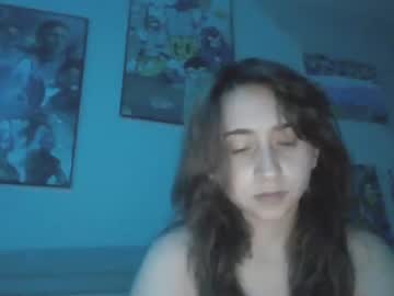 girl
        petitebrokecollegechick cam image #2133427