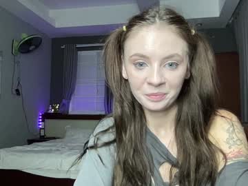 girl
        pure_nature69 cam image #4340784