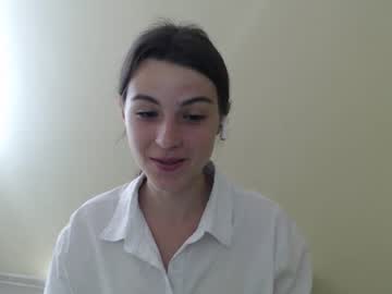 girl
        chamomile19 cam image #1955372