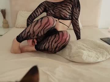 girl
        funny_to_see_you_here cam image #6668275