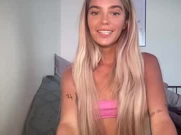 girl
        littlemaryjane19 cam image #4364325