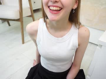 girl
        hildgaillard cam image #6728012
