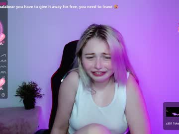 girl
        shy_blondiee cam image #982833