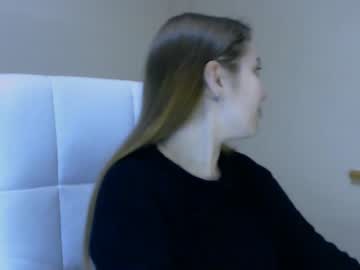 girl
        zoey_deuttch cam image #835836