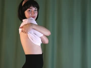 girl
        1thour cam image #4831607