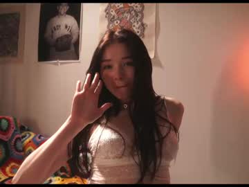 girl
        anntics_ cam image #6346663
