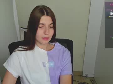 girl
        stacy_cy cam image #4857347