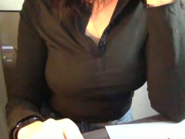 girl
        lillyandhertoyy cam image #3385384