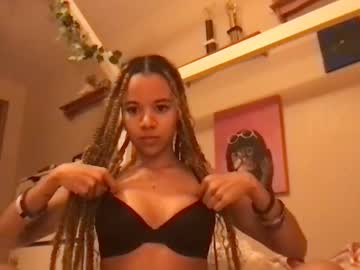 girl
        lolaflames cam image #5838679