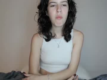 girl
        frenchava cam image #1757659