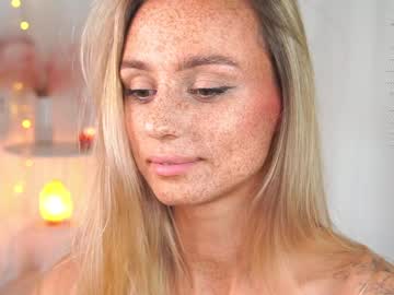 girl
        artease cam image #2976585