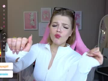 girl
        maya_blonde18 cam image #5997533