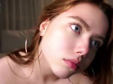 girl
        who_s_there cam image #6542512